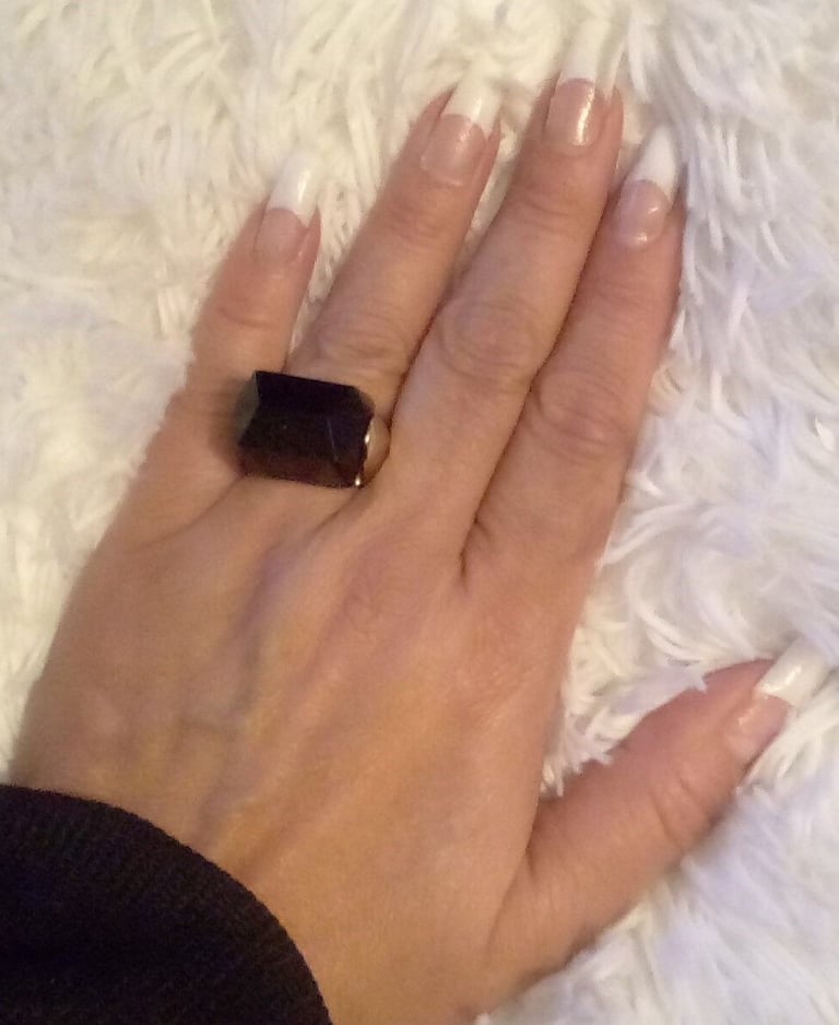 Dorothy Perkins Black Facet Gold tone Dome Chunky Fashion Ring.Size Medium.POST OR COLLECT!!