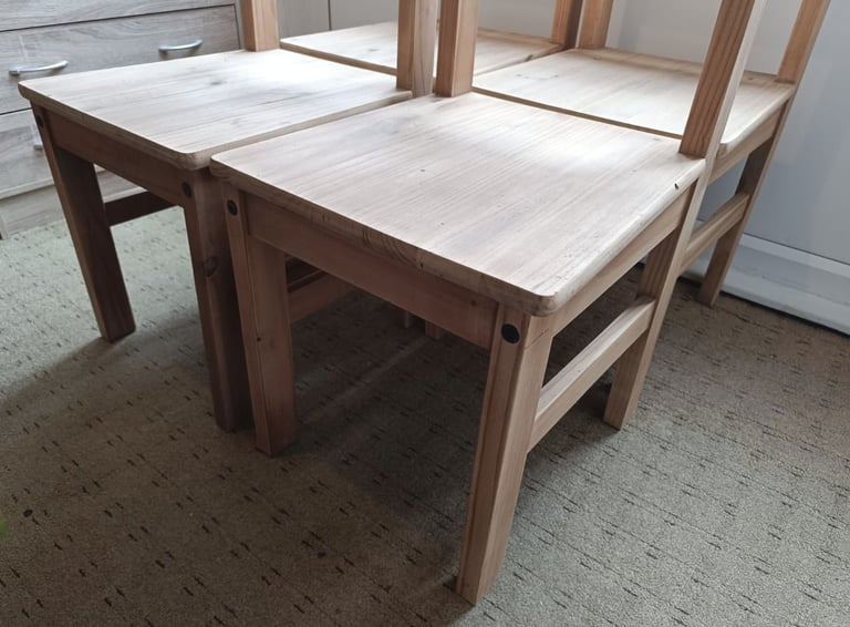 4 Wooden Chairs