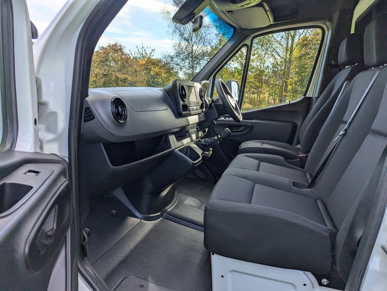  MERCEDES-BENZ SPRINTER 3.5t Progressive Luton Tail Lift