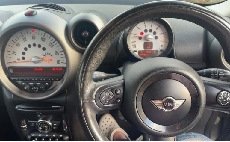 MINI Countryman 1.6 Cooper D (Diesel) – MOT until June 26 & Low Running Costs