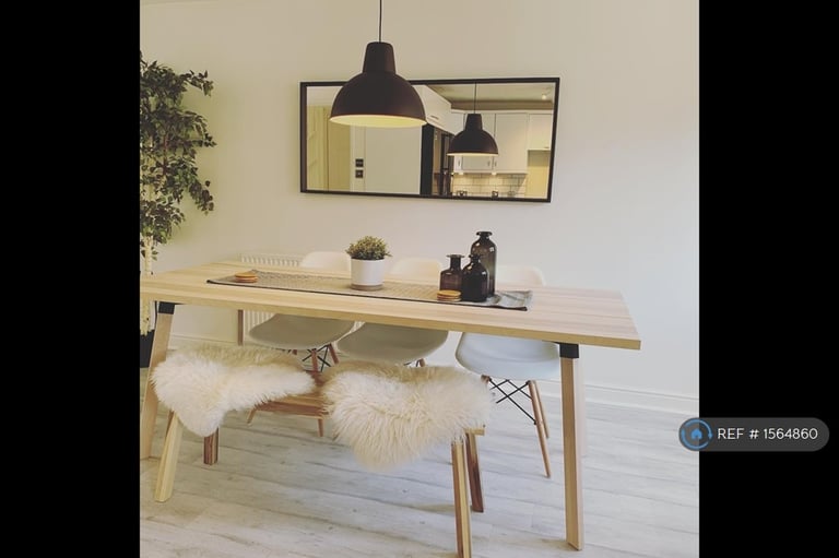 6 bedroom house in Nightingale Shott, Egham, TW20 (6 bed) (#1564860)