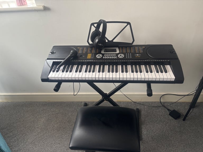Gear4music 61-KEY ELECTRONIC KEYBOARD 
