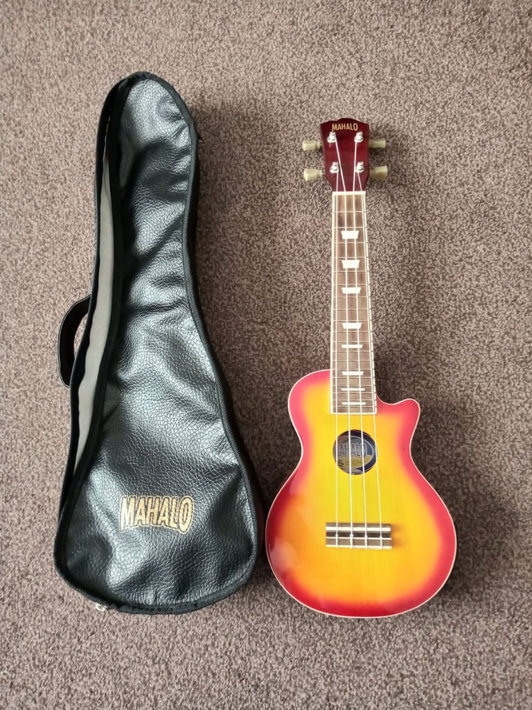 Mahalo electro-acoustic ukulele with padded bag