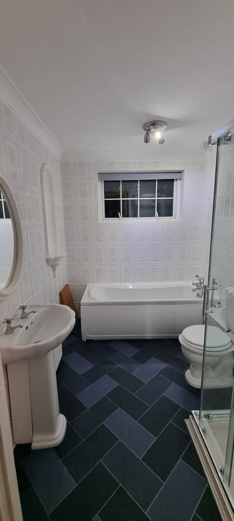 3 Bedrooms House, Very well presented, Great Location