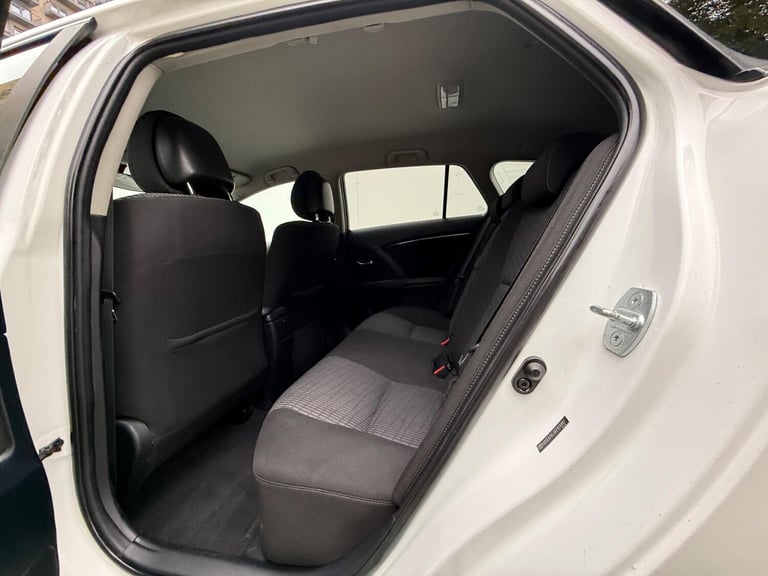 2011 Toyota Avensis 2.0 D-4D TR Tourer Euro 5 5dr ESTATE Diesel Manual