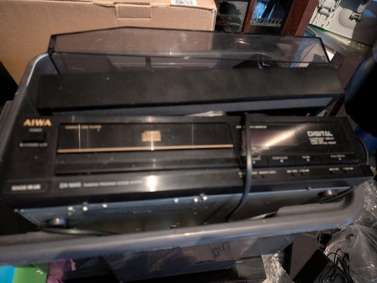 Aiwa tape vinyl and cd player 