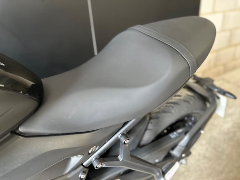 STUNNING ONE OWNER 2024/24 TRIUMPH TRIDENT 660 MOTORCYCLE