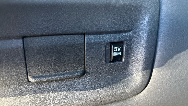 2021 Land Rover Discovery 3.0 D300 R-Dynamic HSE 5dr Auto Diesel Station Wagon Station Wagon Dies...