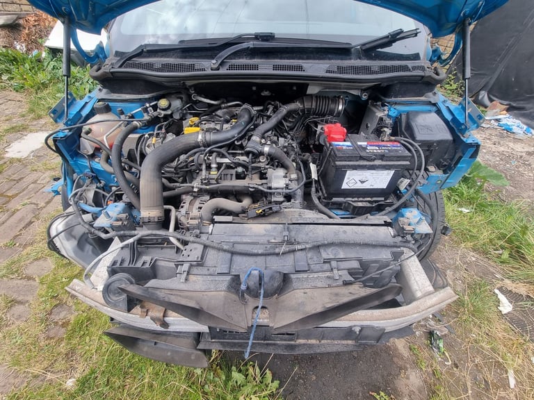 2014 Renault Captur Breaking. BIXNX, RPM Blue.