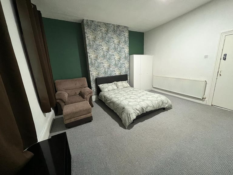 Fully furnished big double room to rent in Hull 
