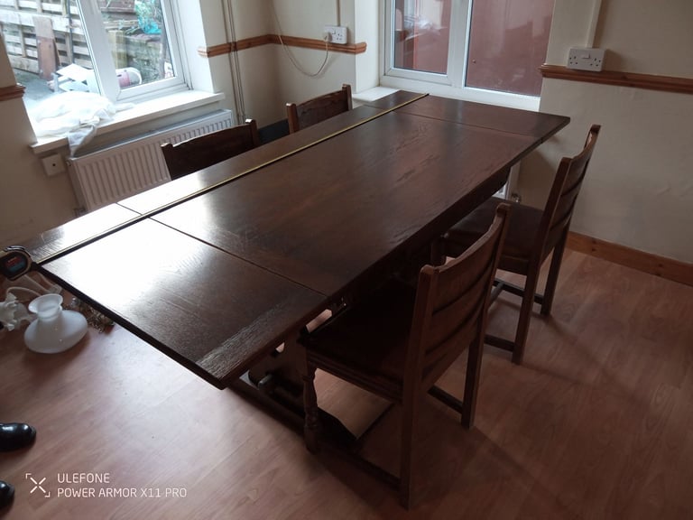 OAK DINNING TABLE