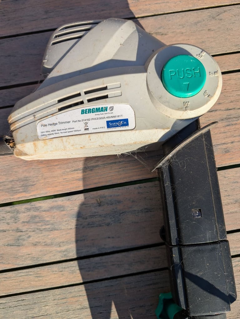 Telescopic multi angle hedge trimmer 