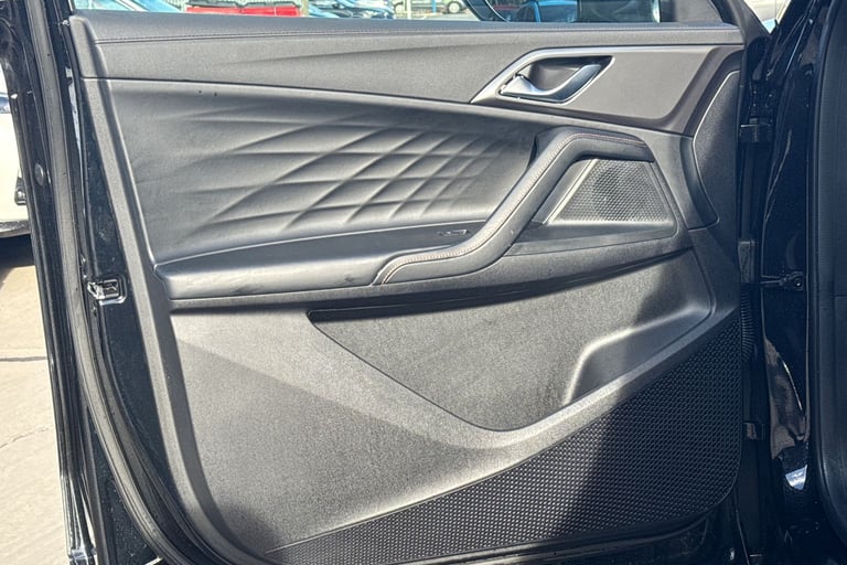 2024 MG MG HS 106288 Hatchback Petrol Automatic