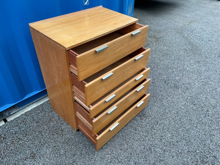 A Vintage John & Sylvia Reid Stag 'FINELINE' Chest Of Drawers in