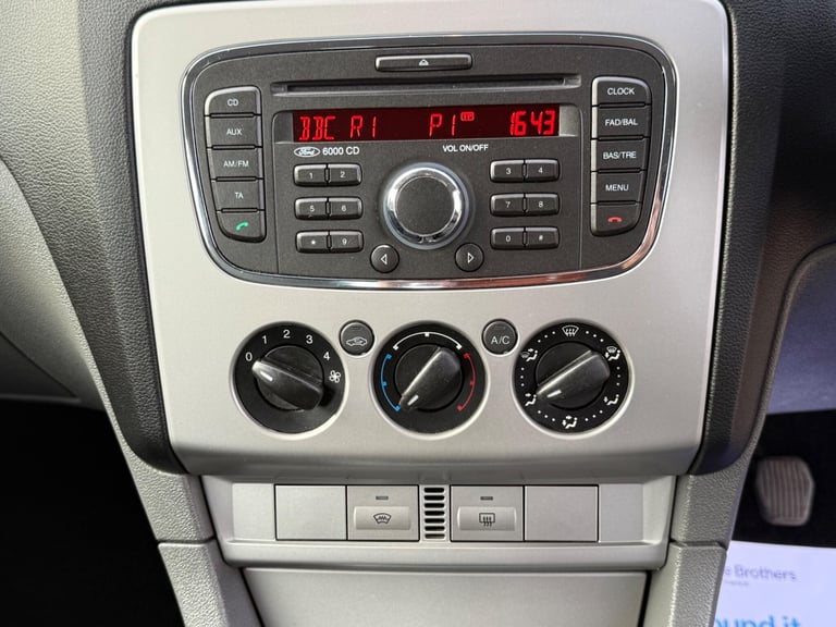 2010 Ford Focus 1.6 Zetec 5dr HATCHBACK Petrol Manual