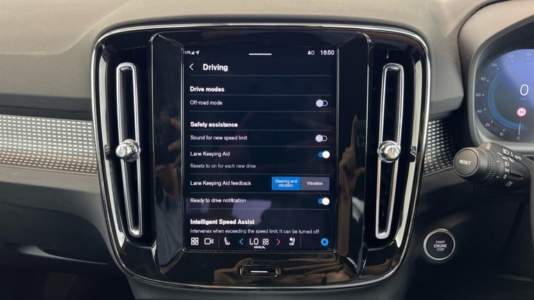 2025 Volvo XC40 Black Edition Plus, B3 Mild hybrid, Petrol (Rear Camera, BLIS) Estate Petrol Auto...