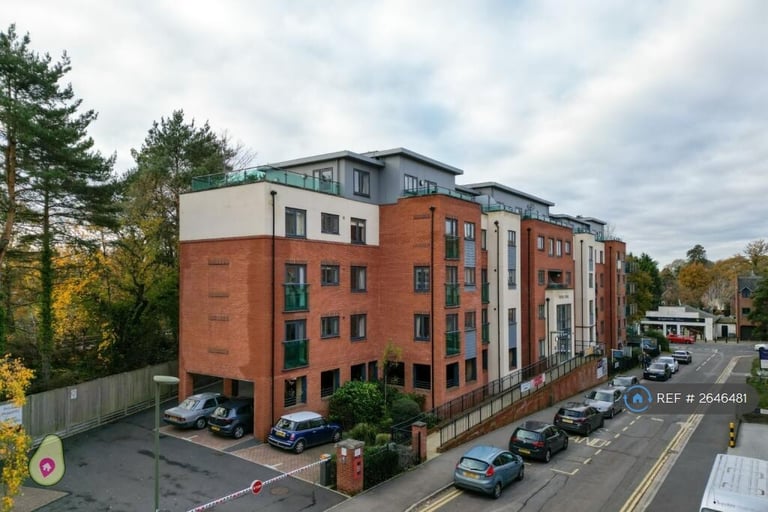 1 bedroom flat in Stokes Lodge, Camberley, GU15 (1 bed) (#2646481)
