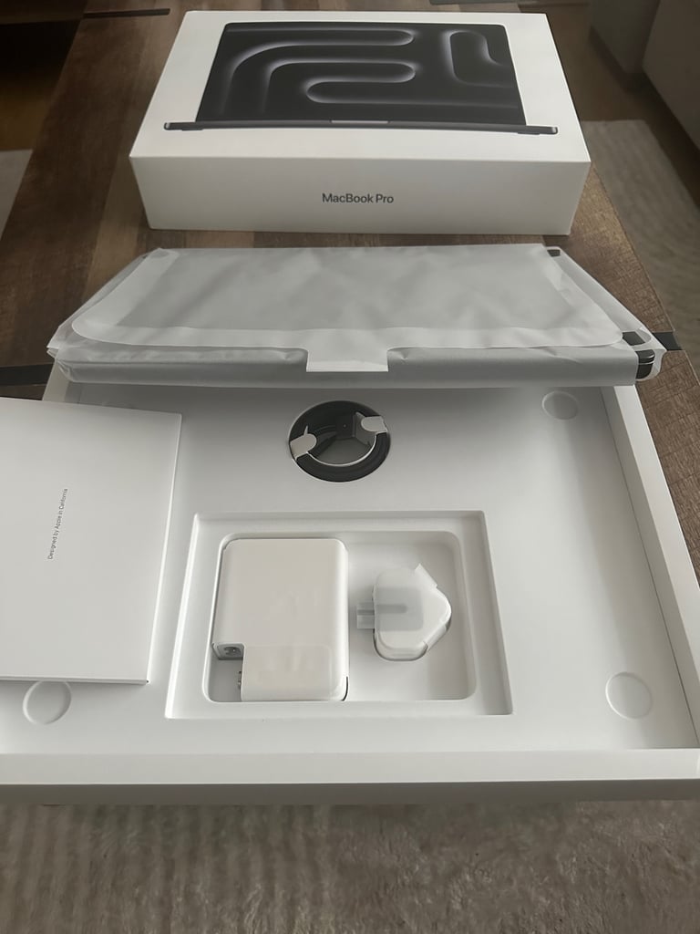 Apple macbook pro 2024 16 inch brand new