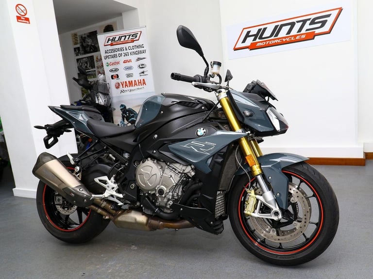 2017 BMW S1000R Sport. ONLY 9,237 MILES. Akrapovic Exhaust. Great Value £7,495