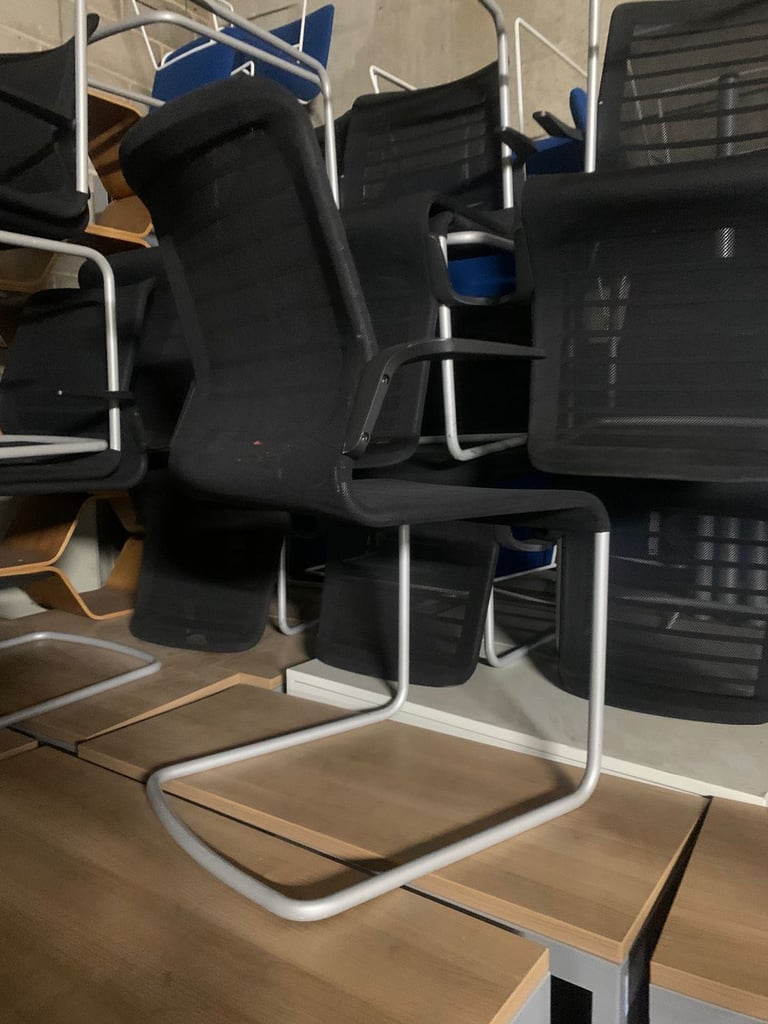 Senator cantilever mesh meeting and visitor chairs (20 available)
