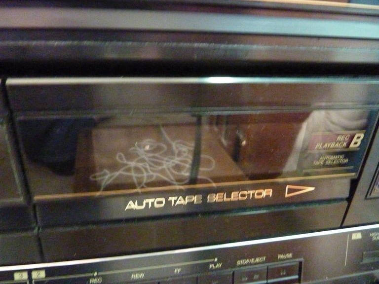 JVC stereo double cassette deck receiver. Two speakers. Instruction leaflets.