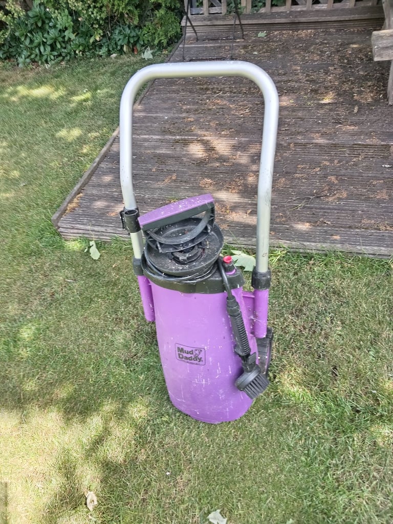 Pressures dog washer