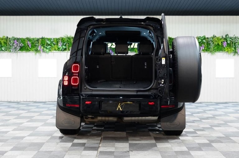 2023 Land Rover Defender 3.0 D300 MHEV X-Dynamic HSE SUV 5dr Diesel Auto 4WD Euro 6 (s/s) (300 ps...