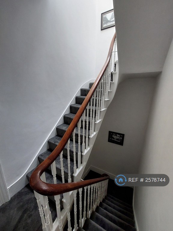 2 bedroom flat in Dover Place, Bristol, BS8 (2 bed) (#2578744)