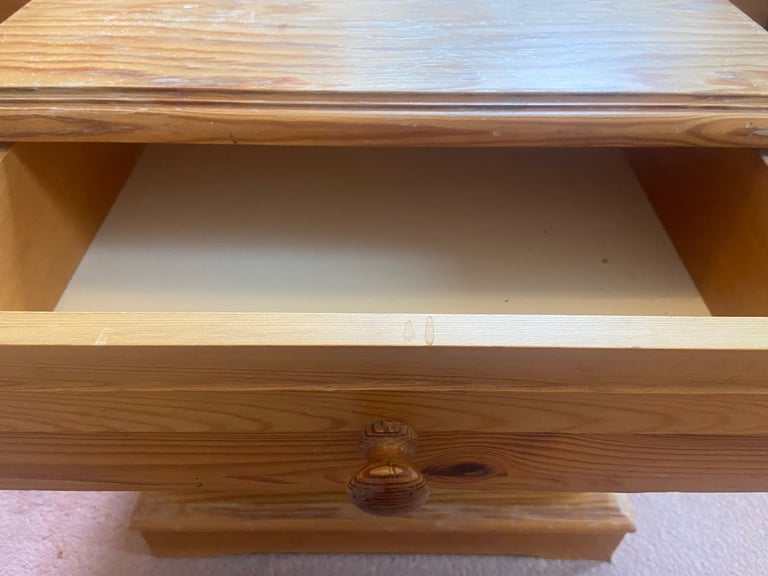 Pine bedside cabinet bedside table With drawer Vintage?