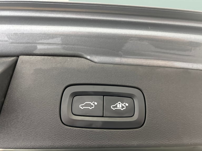 2020 Volvo V60 2.0h T8 Twin Engine 11.6kWh R-Design Plus Estate 5dr Petrol Plug-in Hybrid  Estate...