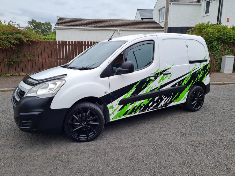 July 2017 Peugeot Partner Professional HDI Diesel Van 1560cc 100 Brake Horse Power Three Front Seats