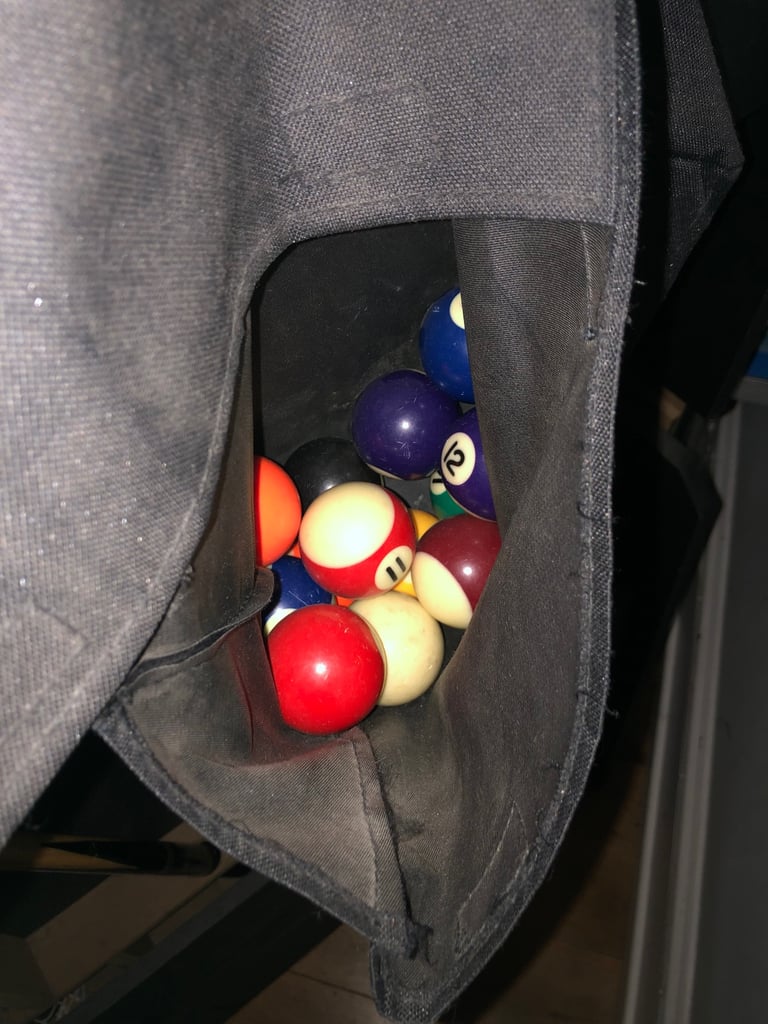 Collapsible pool table