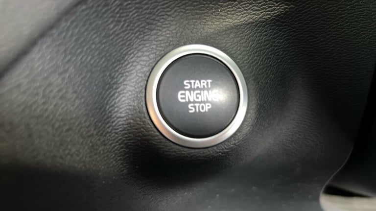 2021 Volvo XC40 Inscription, B4 mild hybrid (Rear Camera,  Black Leather Interior) Estate Petrol ...