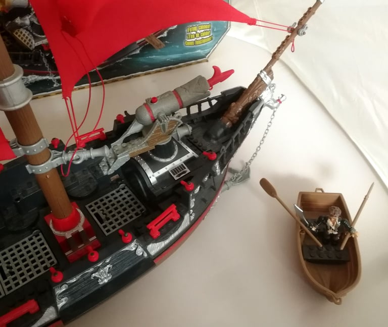 Mega Bloks Pyrates 3619 Admiral Scathe's Predator With Instructions And Box