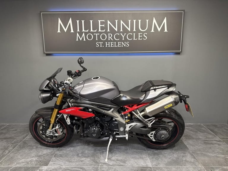 2026 TRIUMPH SPEED TRIPLE R 1050 PERFORMANCE NAKED BIKE WITH ARROW CANS