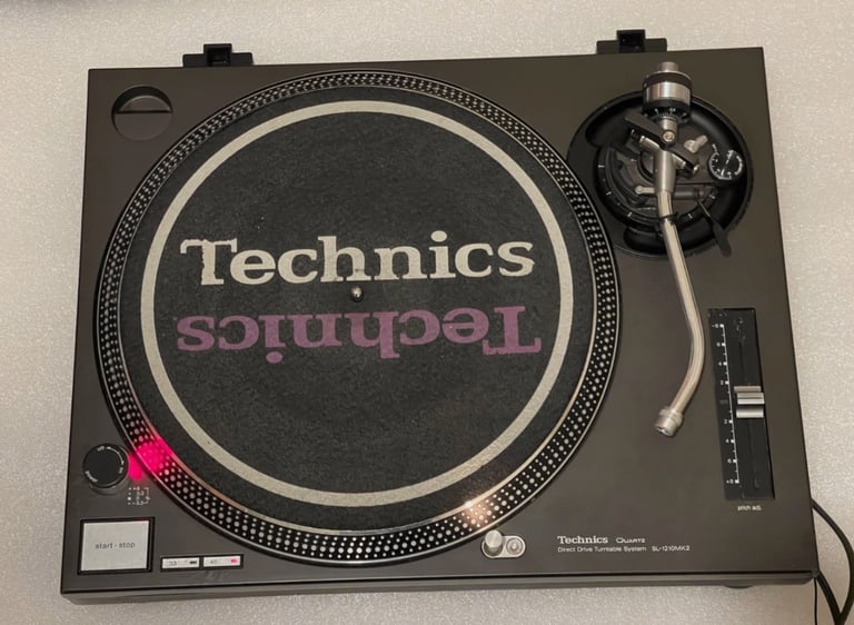 Technics SL 1210 MK2 Direct Drive Turntable 