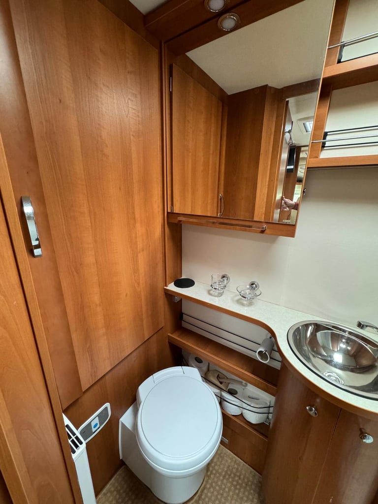 2015 FIAT RAPIDO 7065FF DESIGN MOTORHOME GENUINE 3500 MILES! FULL MOT STUNNING!!