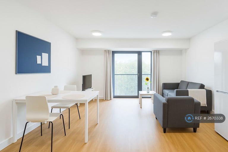 4 bedroom flat in Queensland Place, Liverpool, L7 (4 bed) (#2670338)