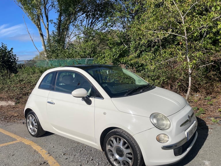FIAT 500 1.2 LOUNGE S/S 10 REG WHITE 3 DOOR MOT MARCH 27TH 2026 TAX £35 SERVICE HISTORY 50+MPG