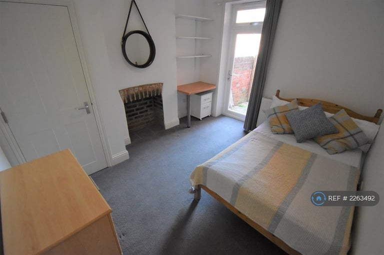 7 bedroom house in Addington Road, Reading, RG1 (7 bed) (#2263492)