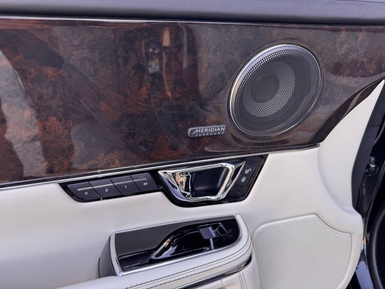 2019 Jaguar XJ 3.0d V6 XJ50 Saloon 4dr Diesel Auto Euro 6 (s/s) (300 ps) Saloon Diesel Automatic