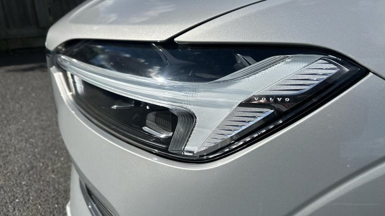 2021 Volvo XC60 2.0 B4D Momentum 5dr AWD Geartronic ESTATE DIESEL Automatic