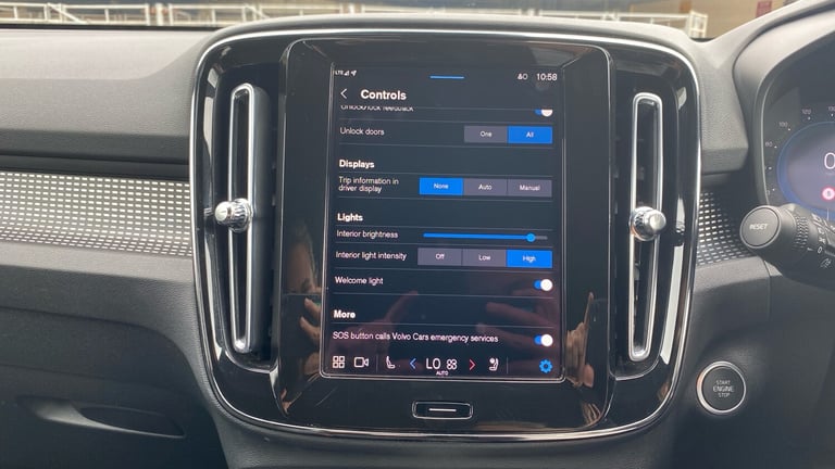 2024 Volvo XC40 2.0 B4P Plus Dark 5dr Auto Petrol Estate Estate Petrol Automatic