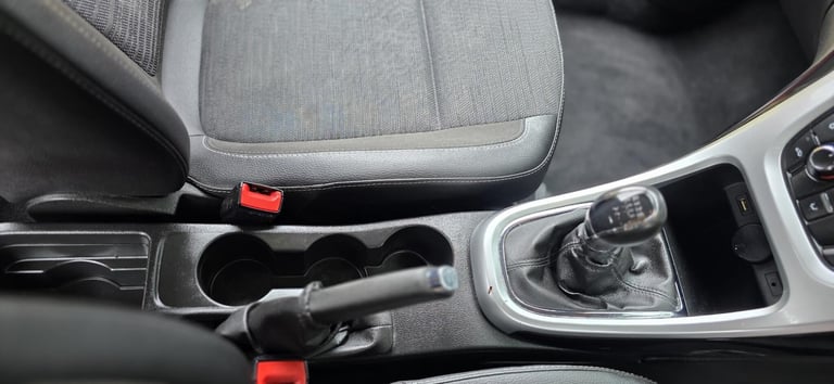 2015 Vauxhall Astra 1.6i Excite Euro 6 5dr HATCHBACK Petrol Manual