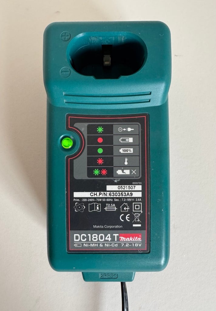 Genuine MAKITA DC1804T 7.2v 9.6v 14.4v 18v Ni-MH & Ni-Cd Battery Charger Unit, Fully Working