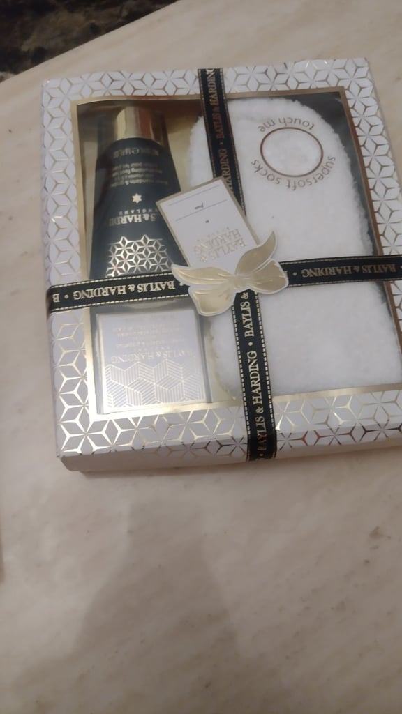 Nivea fears go just bath set and babylos heartening gift set new