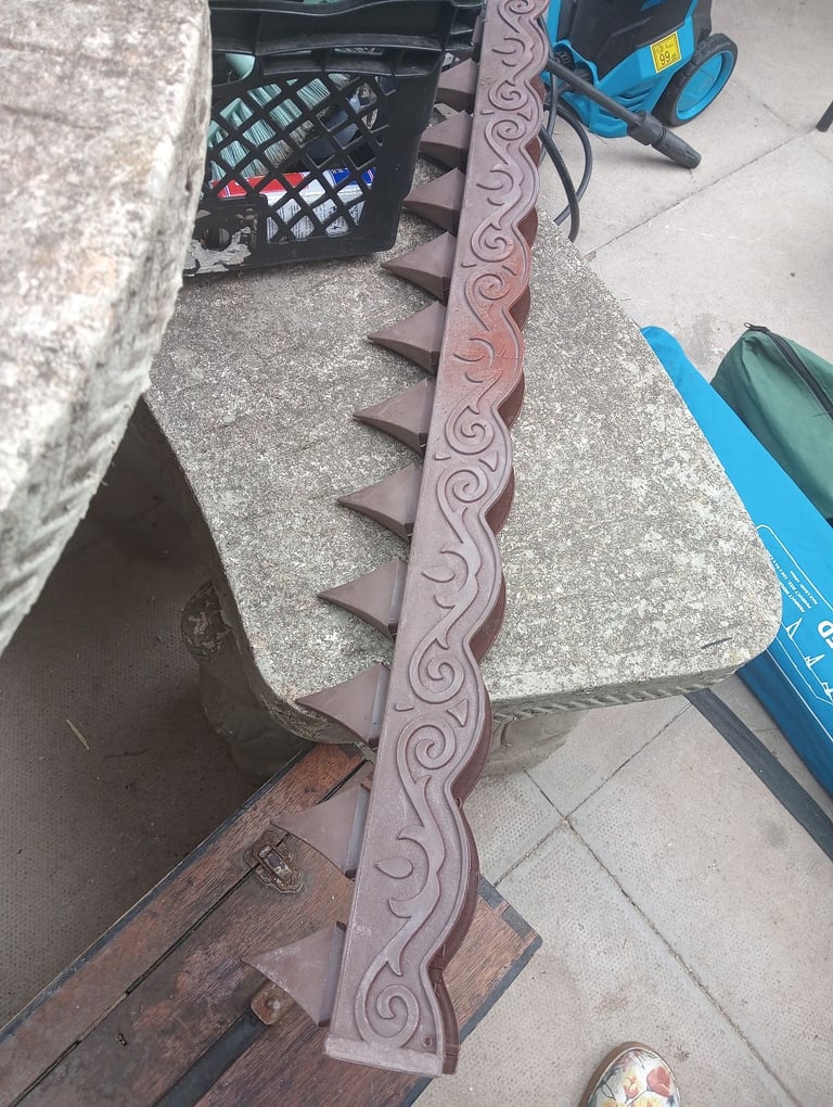 Security fence toppers 