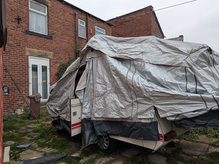 TRAILER TENT 