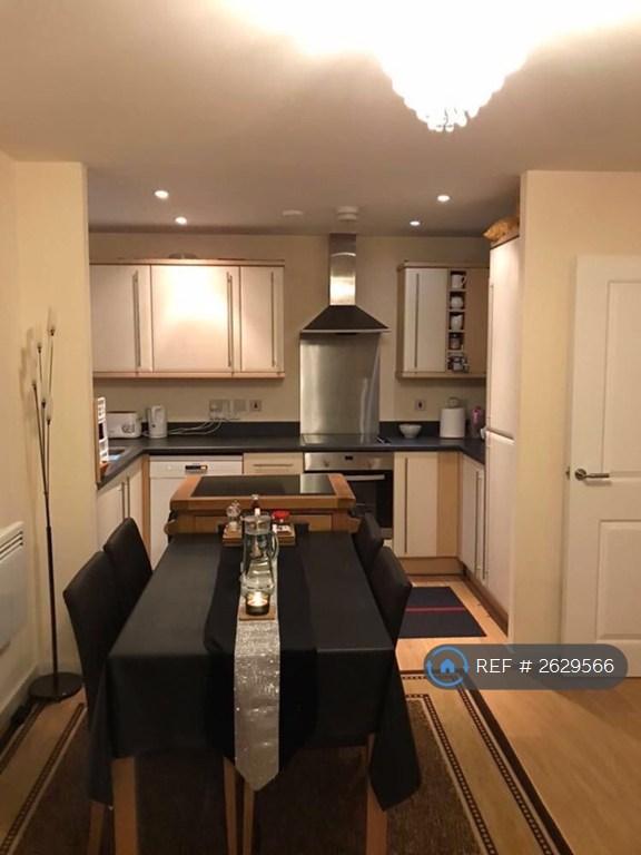 2 bedroom flat in Grays Place, Slough, SL2 (2 bed) (#2629566)