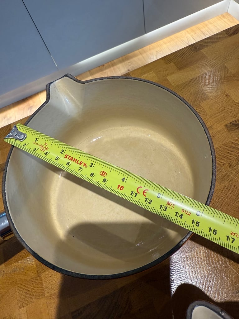 Le Creuset - set of 5 saucepans 